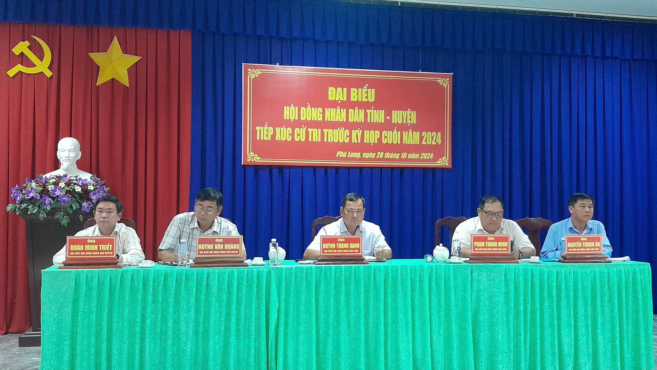 Chủ tịch HĐND huyện Phú Tân tiếp xúc cử tri trước kỳ họp cuối năm 2024