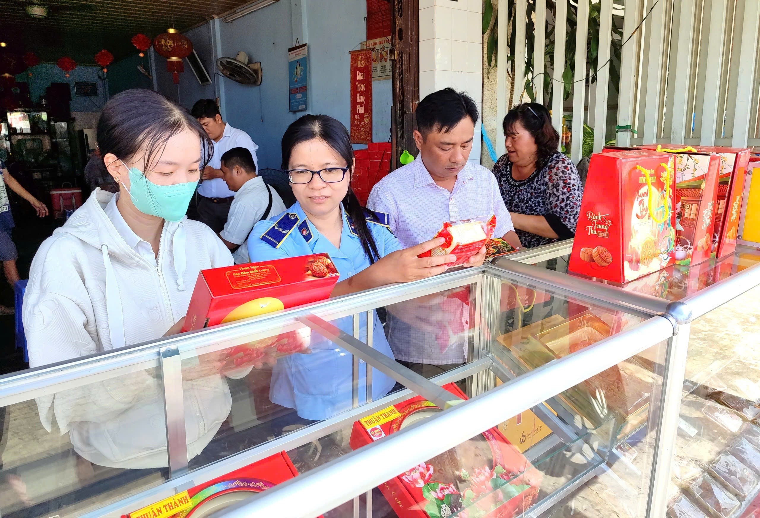 Kiểm tra bảo đảm an toàn thực phẩm nhân tết Trung thu năm 2024