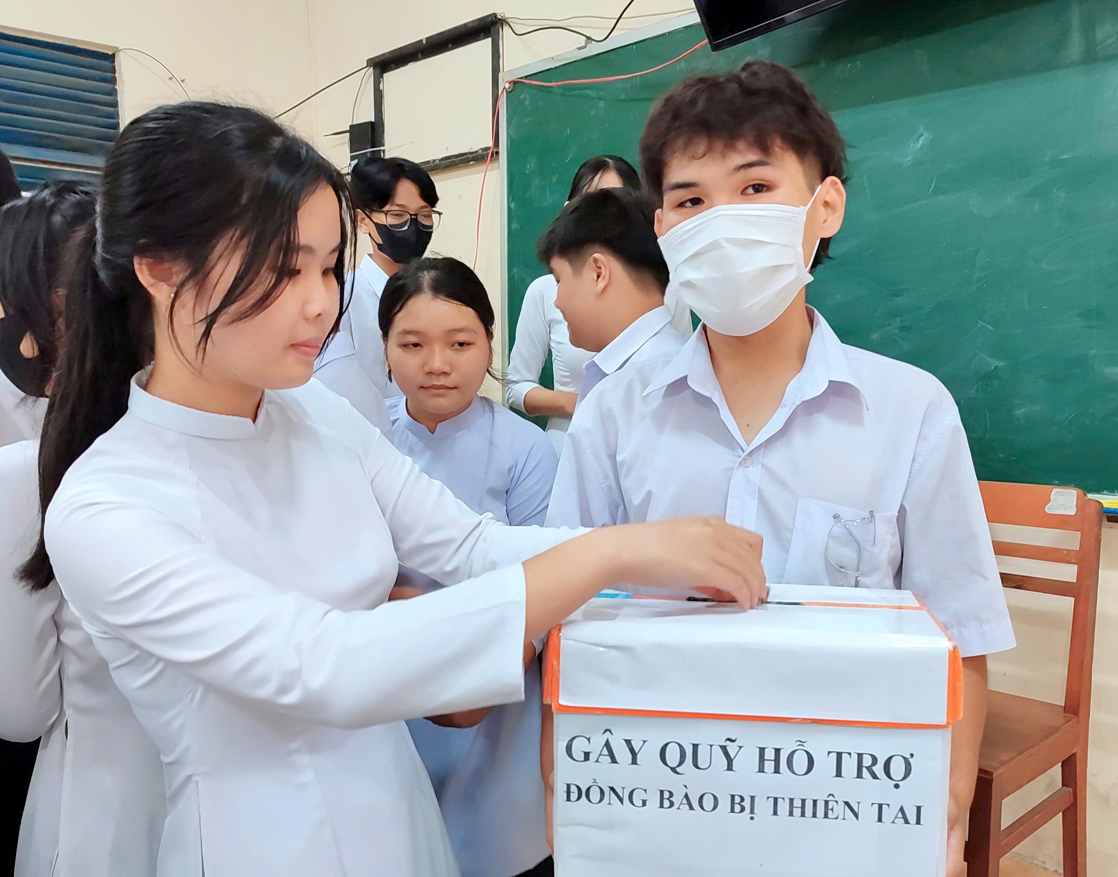 Học sinh trường THPT Chu Văn An cùng hướng về đồng bào miền Bắc bị ảnh hưởng bão lũ