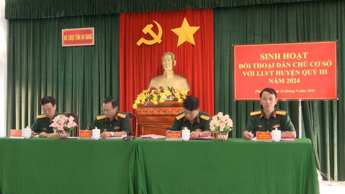 Bộ Chỉ huy Quân sự tỉnh đối thoại dân chủ với cán bộ, chiến sĩ Ban Chỉ huy Quân sự huyện Phú Tân