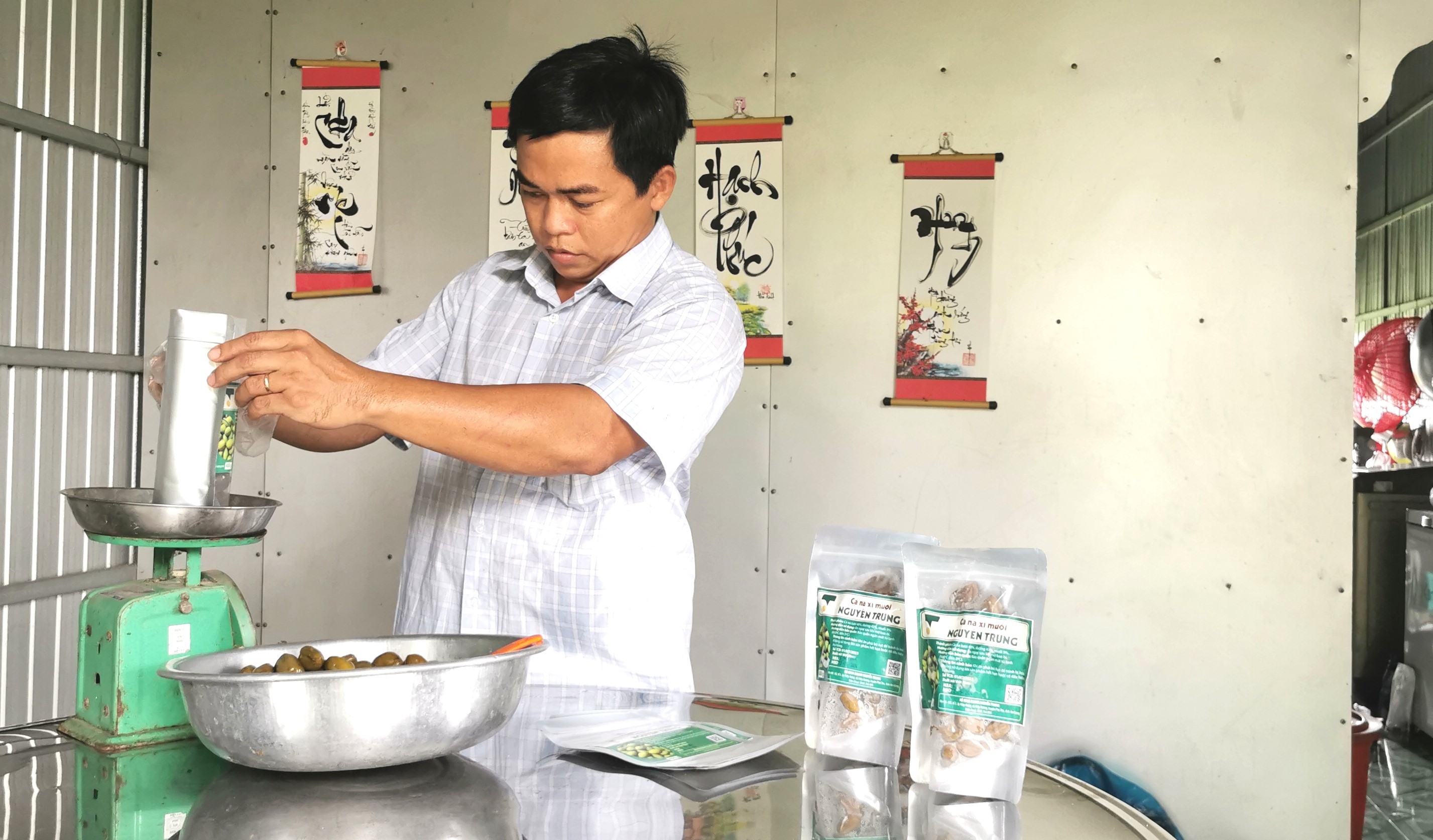 Hành trình xây dựng và phát triển sản phẩm OCOP 3 sao cà na xí muội Nguyễn Trung