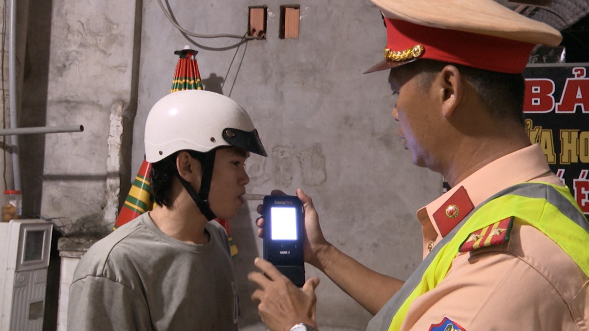 Công an huyện Phú Tân nổ lực kép, kéo giảm tai nạn giao thông và các loại tội phạm