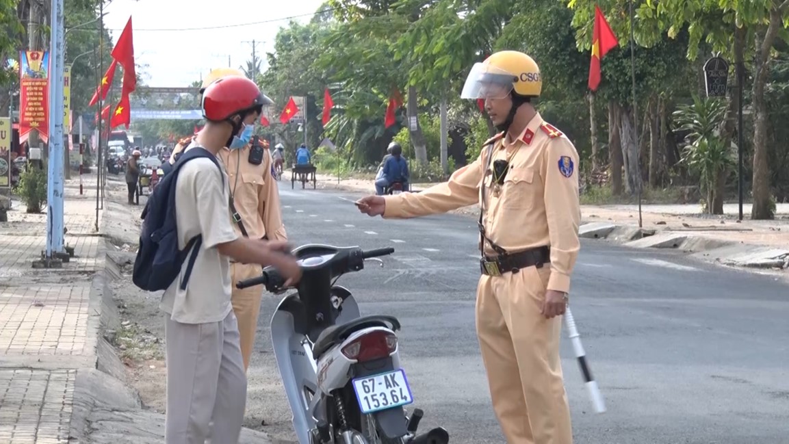 Công an huyện Phú Tân nổ lực kép, kéo giảm tai nạn giao thông và các loại tội phạm