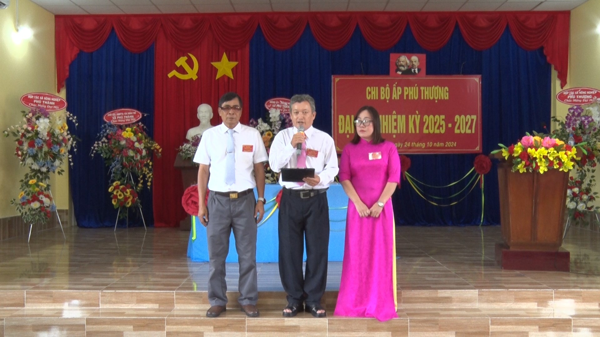 Bí thư Huyện ủy Phú Tân Huỳnh Thành Danh dự Đại hội điểm Chi bộ đầu tiên của huyện Phú Tân