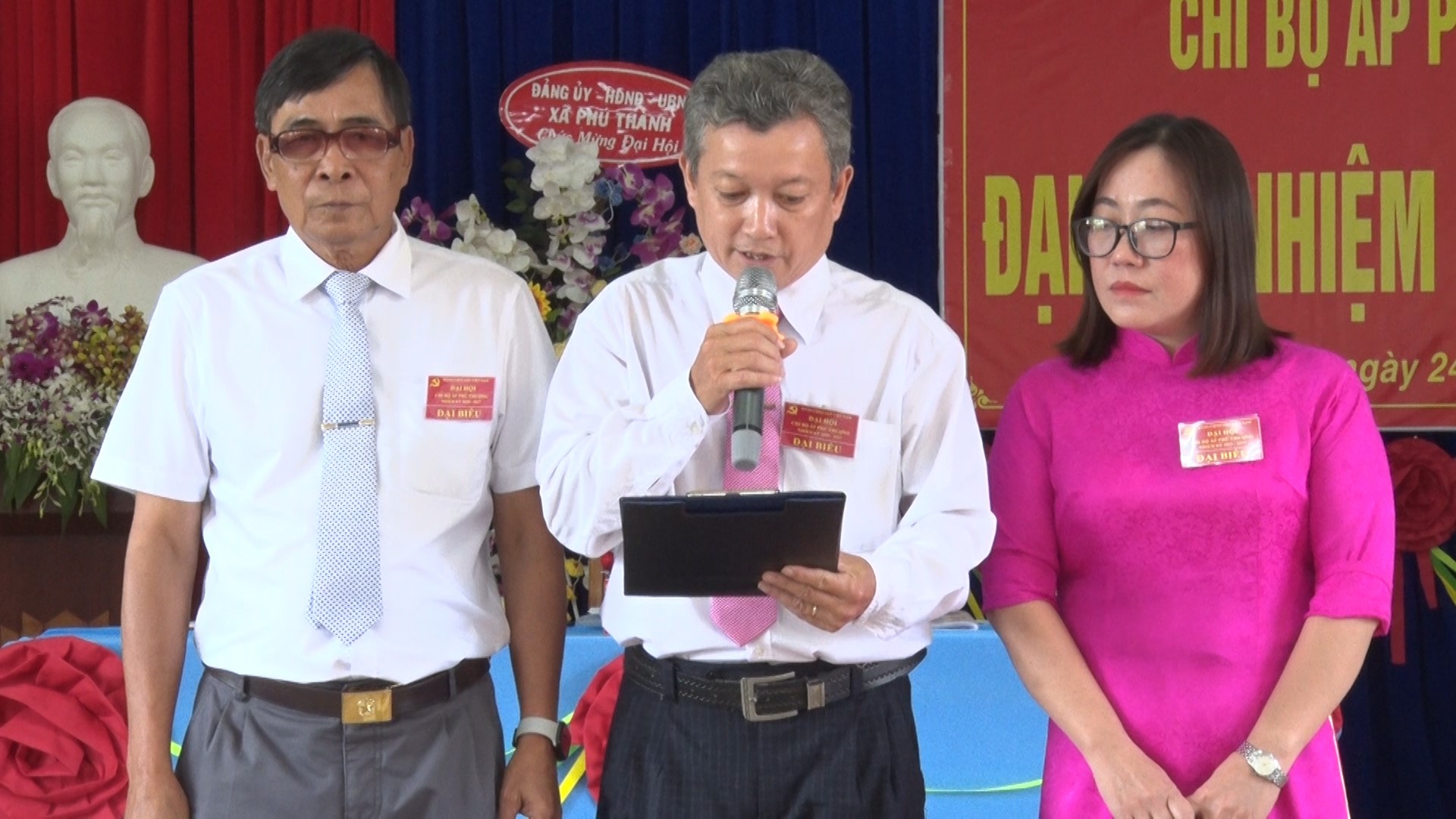 Bí thư Huyện ủy Phú Tân Huỳnh Thành Danh dự Đại hội điểm Chi bộ đầu tiên của huyện Phú Tân