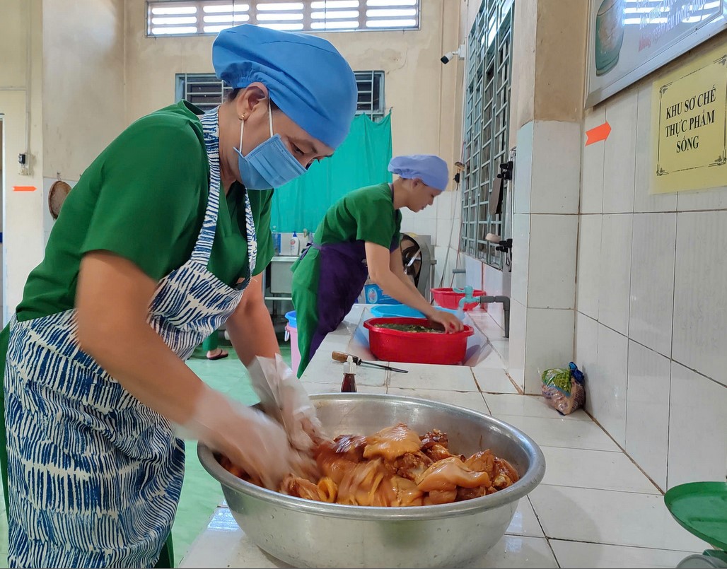 Đảm bảo an toàn thực phẩm và chất lượng bữa ăn bán trú 