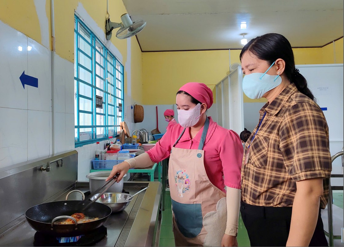 Đảm bảo an toàn thực phẩm và chất lượng bữa ăn bán trú 
