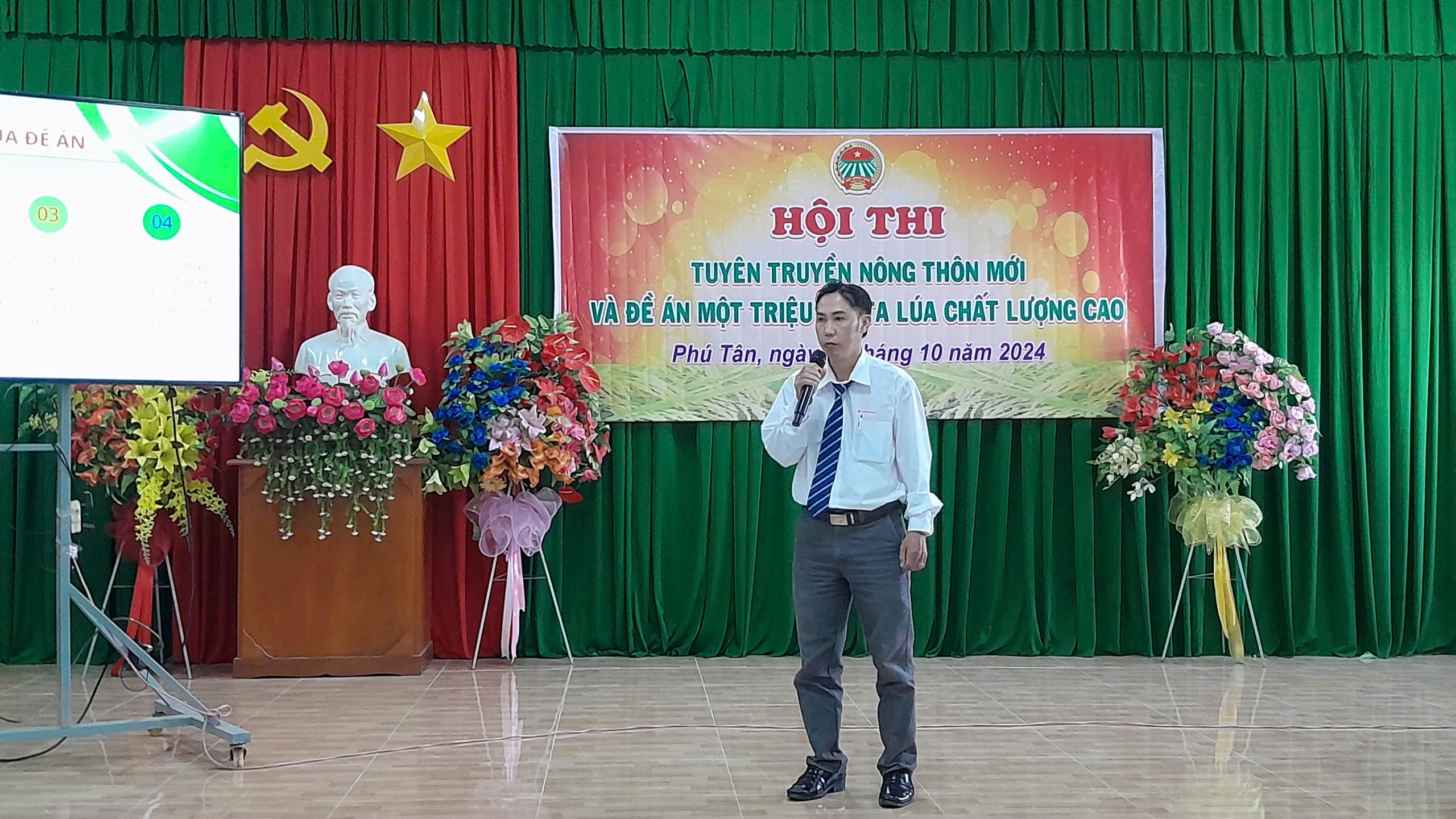 Sôi nổi hội thi tuyên truyền Nông thôn mới và đề án 01 triệu hecta lúa chất lượng cao