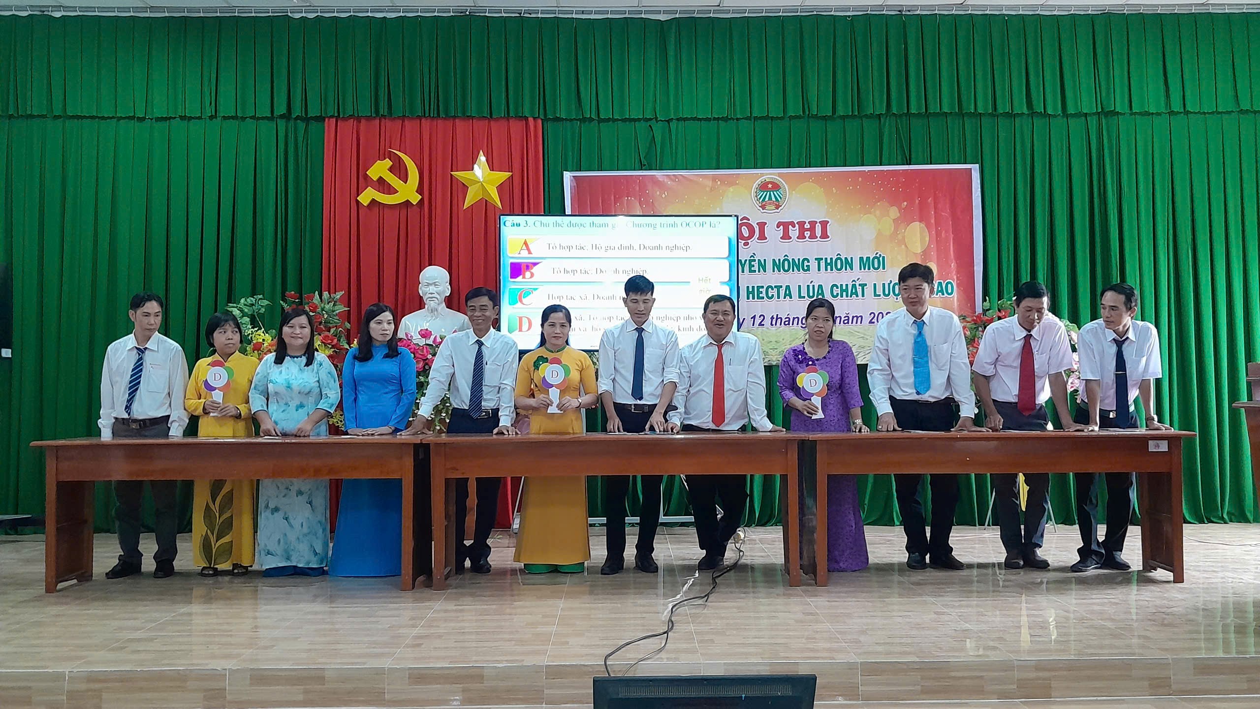 Sôi nổi hội thi tuyên truyền Nông thôn mới và đề án 01 triệu hecta lúa chất lượng cao