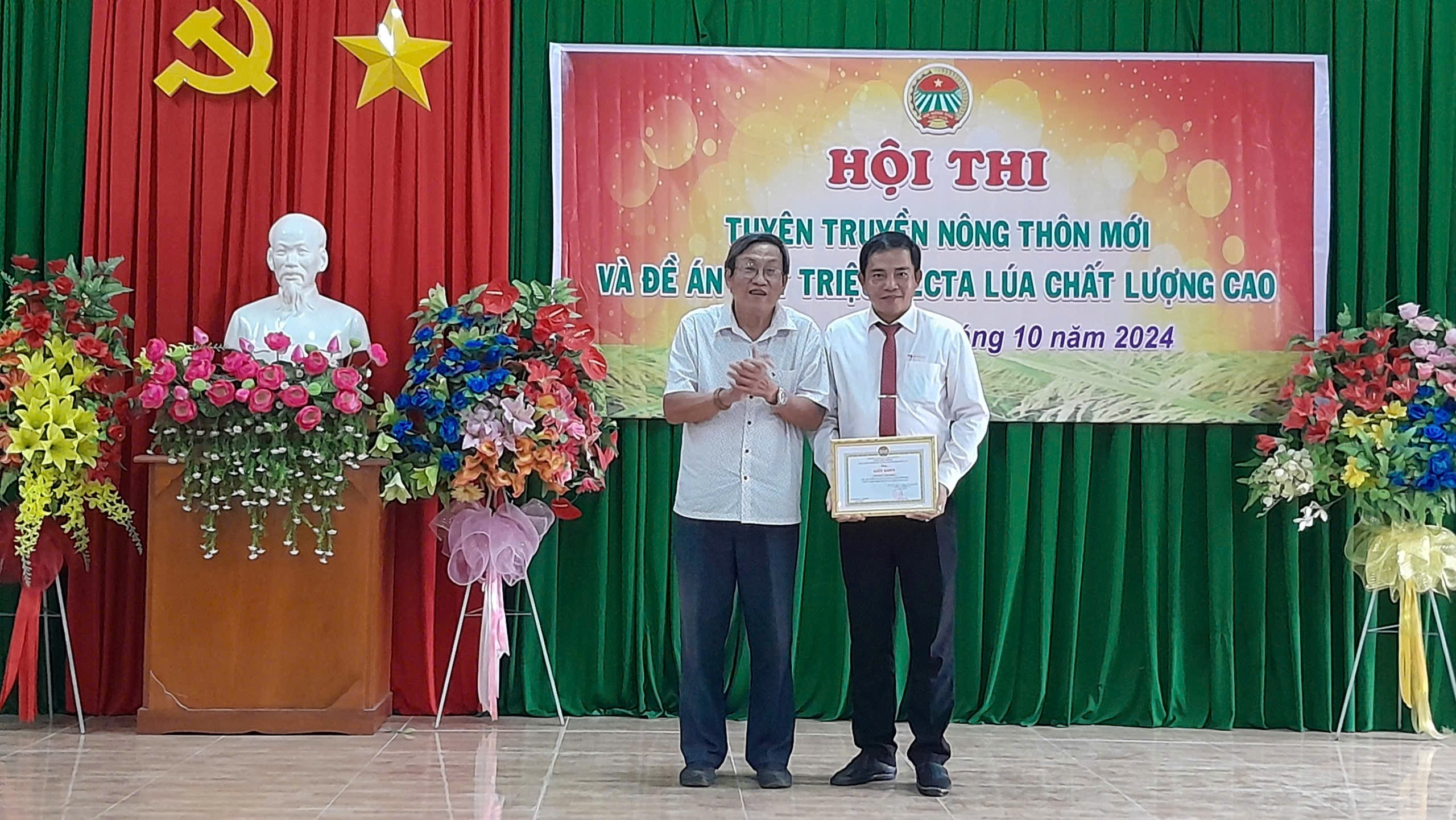 Sôi nổi hội thi tuyên truyền Nông thôn mới và đề án 01 triệu hecta lúa chất lượng cao