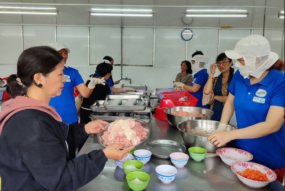 Hội Văn học nghệ thuật huyện Phú Tân tổ chức chuyến đi thực tế sáng tác và tọa đàm văn học nghệ thuật 
