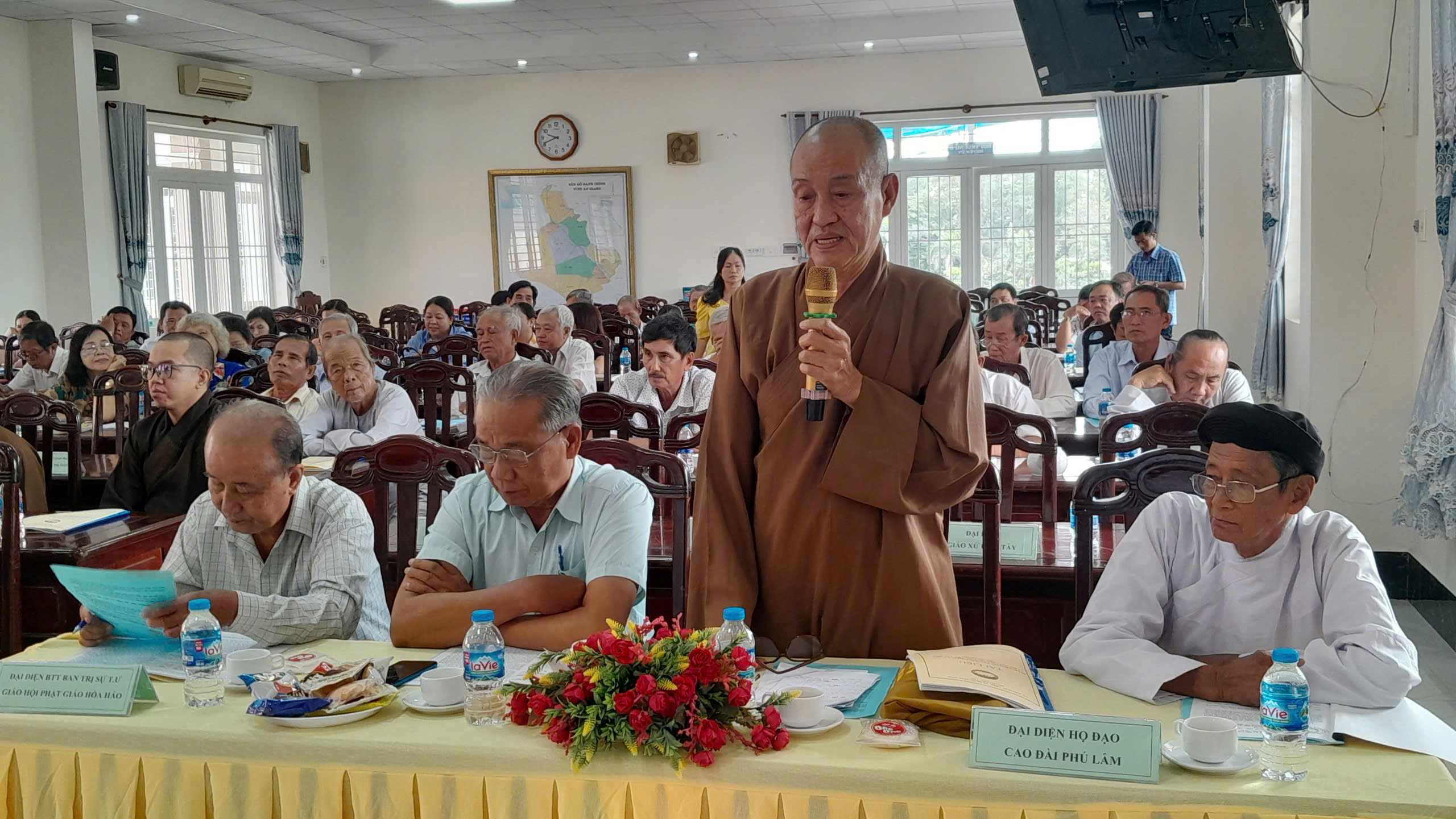 Huyện ủy Phú Tân Họp mặt chức sắc, chức việc, tín đồ các tôn giáo Quý III năm 2024
