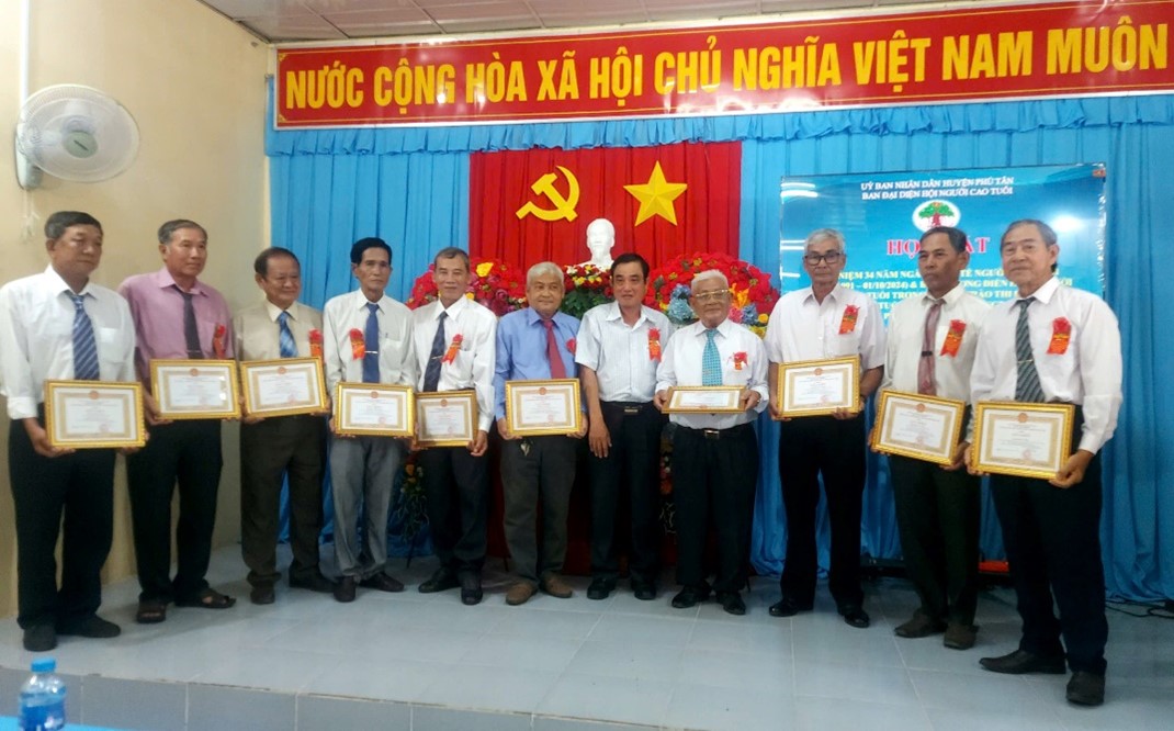Họp mặt kỷ niệm Ngày Quốc tế người cao tuổi