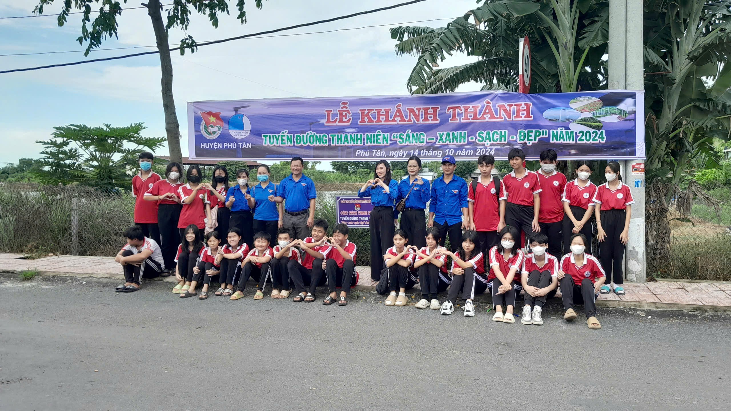 Huyện đoàn Phú Tân khánh thành công trình tuyến đường thanh niên “Sáng, Xanh, Sạch, Đẹp” tại xã Tân Trung
