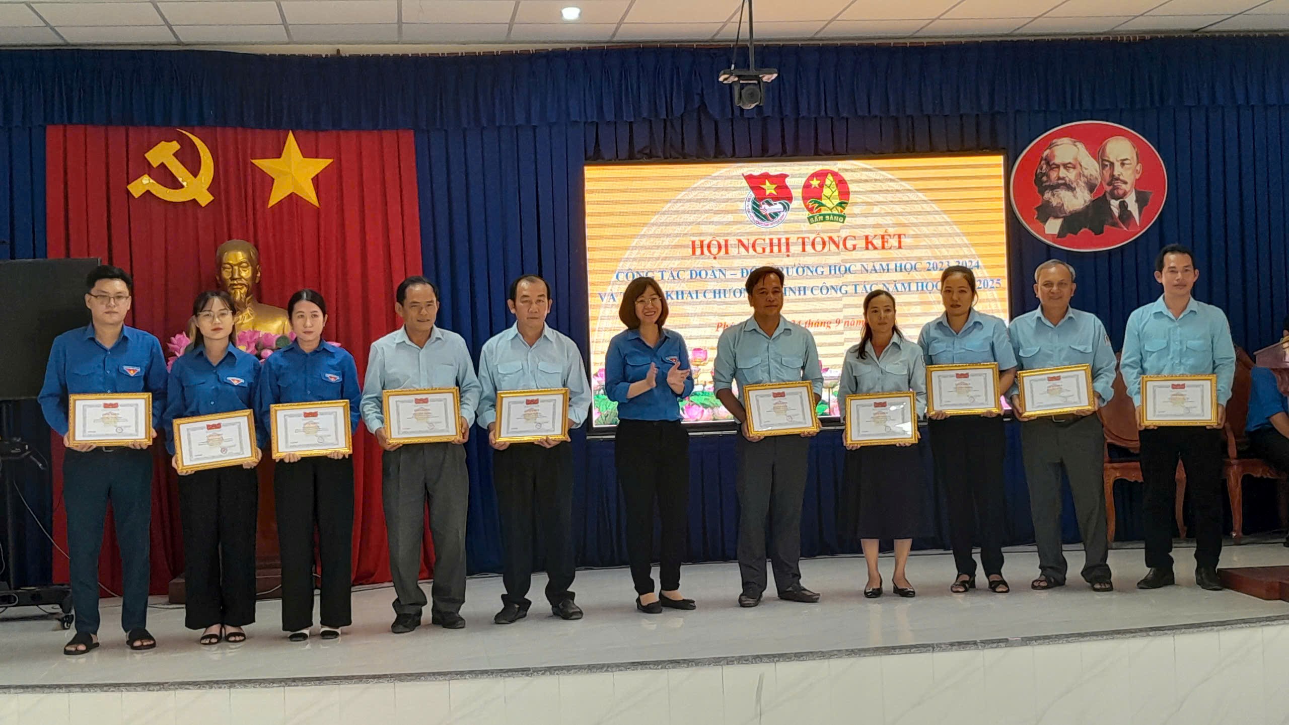 Huyện đoàn Phú Tân tổng kết công tác Đoàn - Đội trường học năm học 2023 – 2024