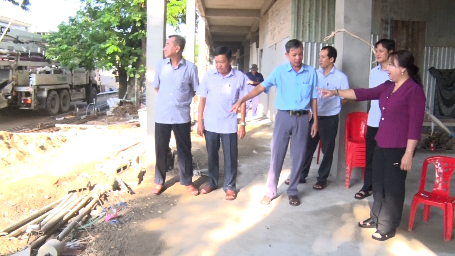 Chủ tịch UBND huyện Phú Tân kiểm tra công trình trọng điểm