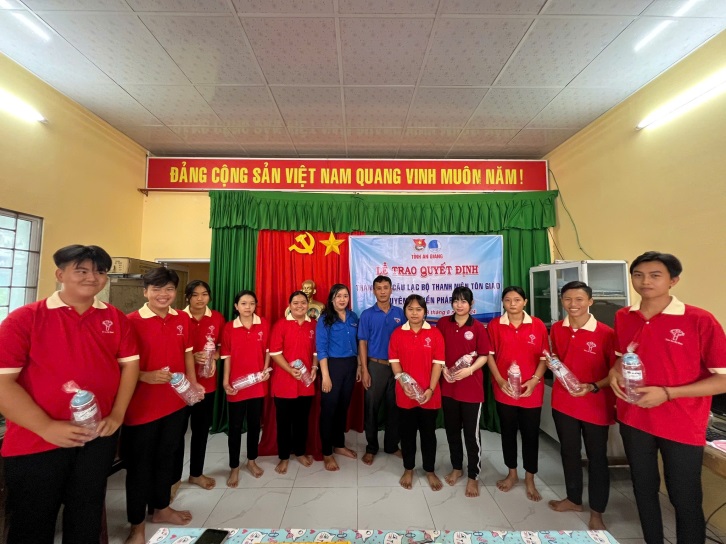 Ủy ban Hội LHTN huyện Phú Tân thành lập câu lạc bộ thanh niên tôn giáo tuyên truyền pháp luật tại xã Phú Bình