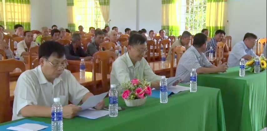 Lan tỏa mô hình chia sẻ chăm lo sức khỏe nhân dân - trao tặng thẻ bảo hiểm y tế cho người dân và học sinh