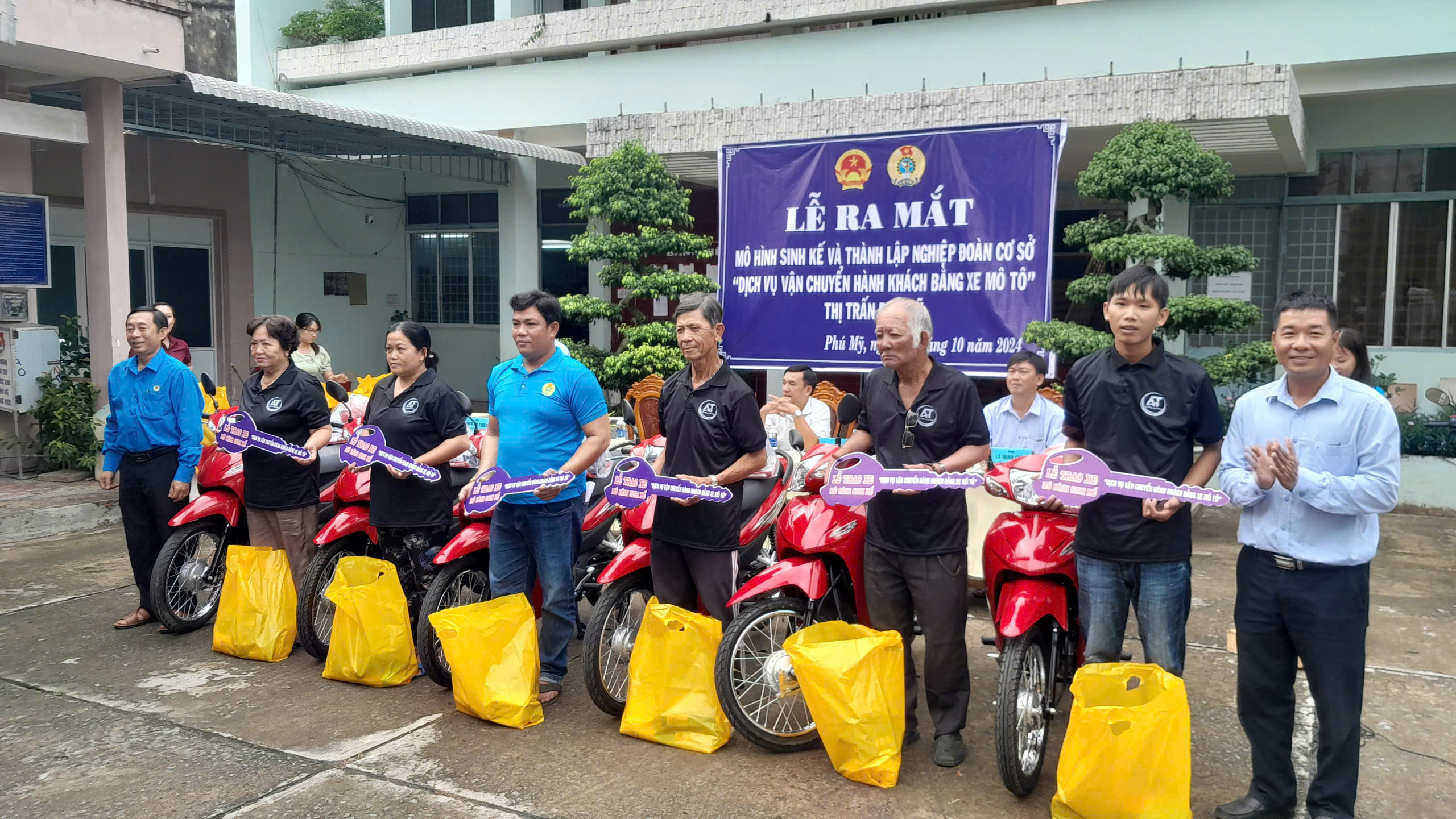 Phú Tân hỗ trợ mô hình sinh kế và thành lập Nghiệp đoàn cơ sở Dịch vụ vận chuyển hành khách bẳng xe mô tô thị trấn Phú Mỹ