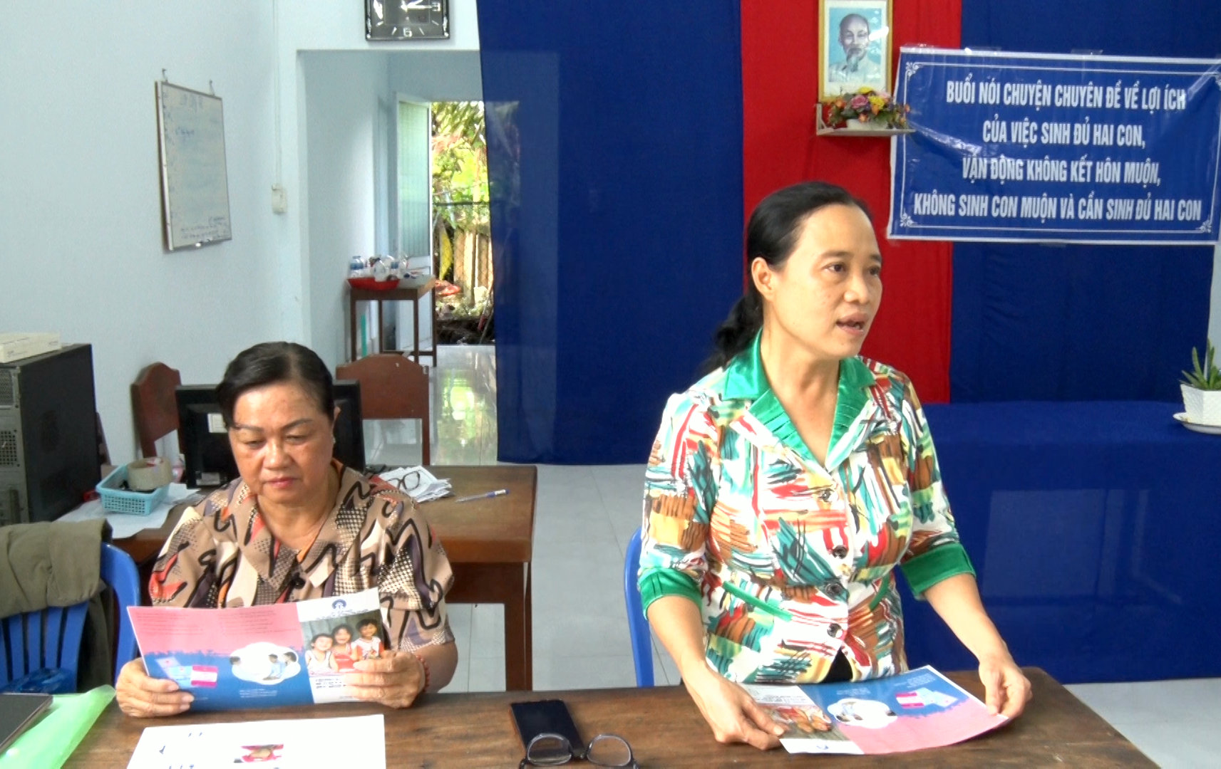 Trung tâm Y tế huyện Phú Tân nói chuyện chuyên đề về lợi ích việc sinh đủ hai con
