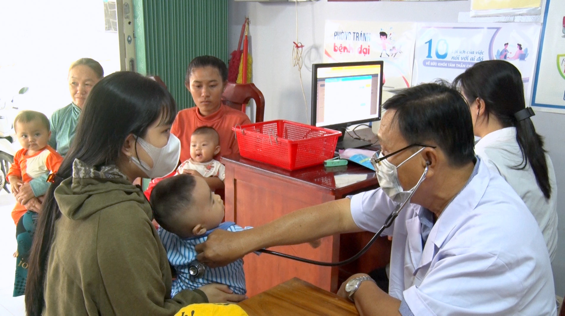 Hơn 2.000 trẻ từ 1 đến 5 tuổi tiêm vắc xin sởi - rubella