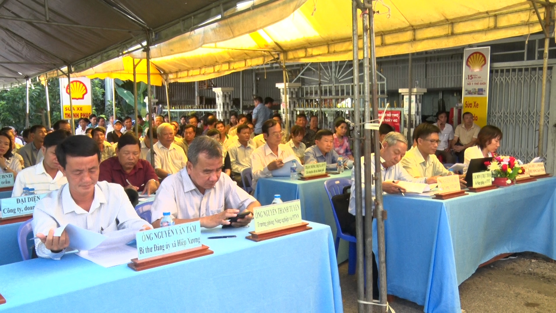 Phú Tân sơ kết mô hình sử dụng máy sạ hàng kết hợp vùi phân đề án 1 triệu hécta chuyên canh lúa chất lượng cao tại xã Hiệp Xương