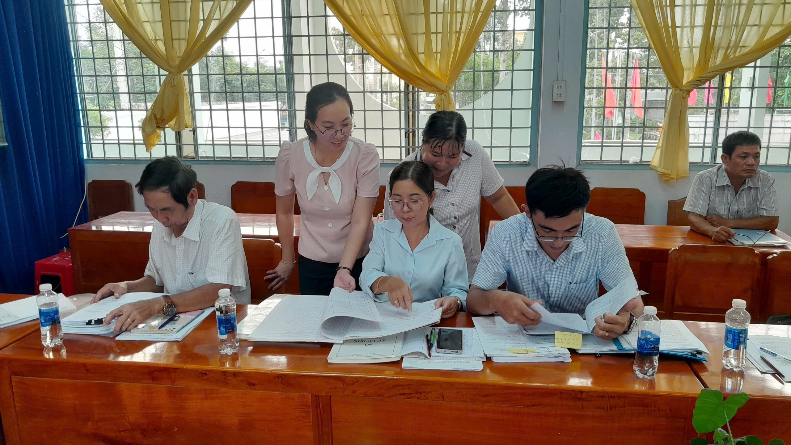 Giám sát việc tiếp công dân, giải quyết đơn thư khiếu nại, tố cáo của công dân