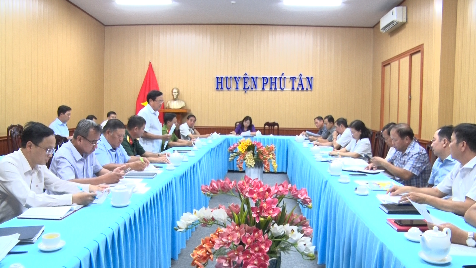 UBND huyện Phú Tân Họp thường kỳ thông qua những nội dung quan trọng