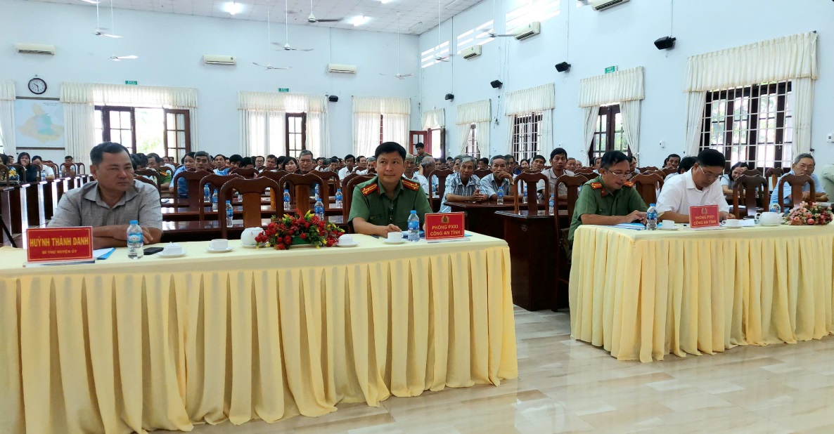 Phú Tân tổ chức Hội nghị “ Công an lắng nghe ý kiến nhân dân” năm 2024