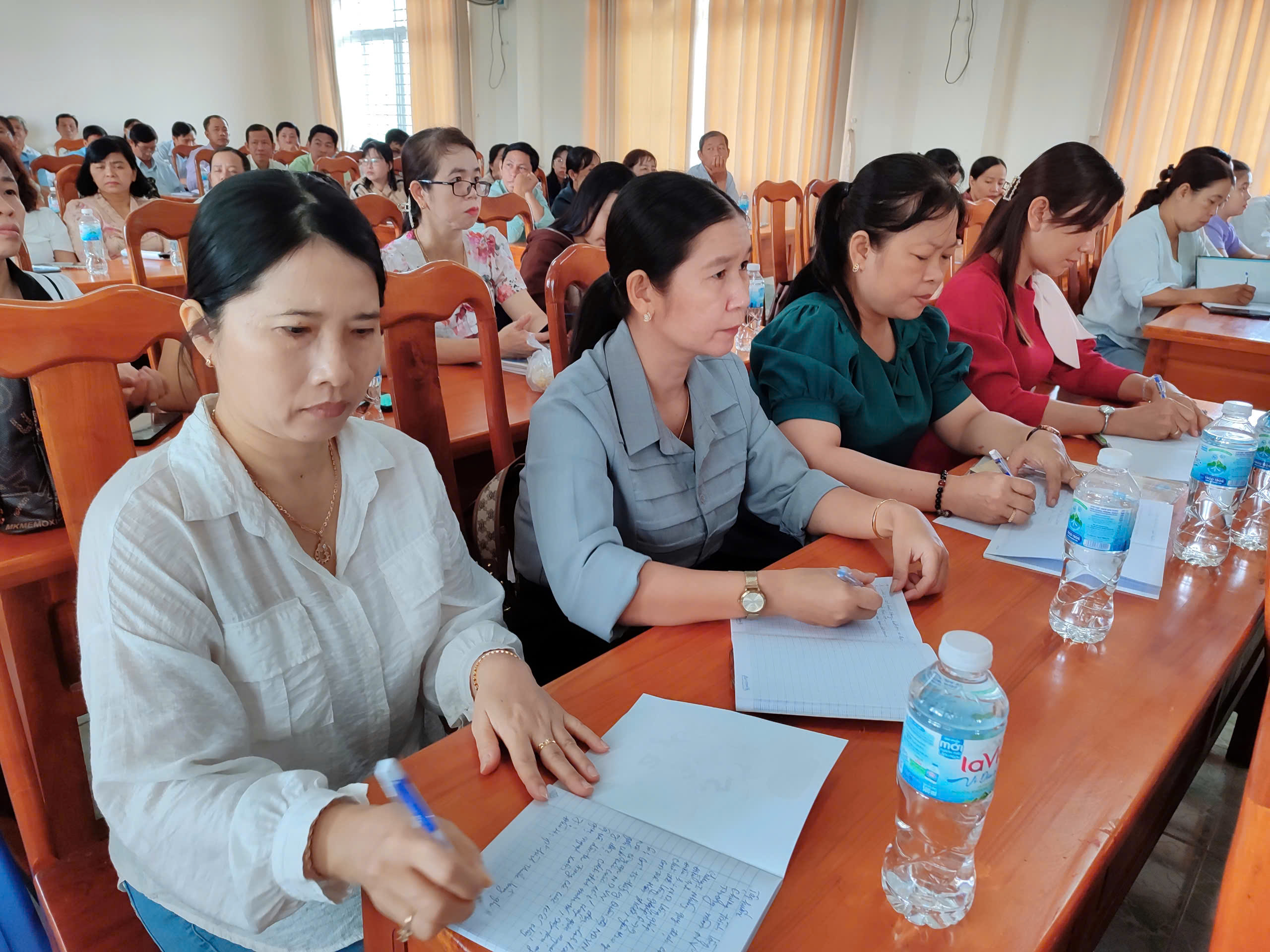 Tập huấn giảng dạy lồng ghép nội dung giáo dục quốc phòng và an ninh trong trường trung học cơ sở
