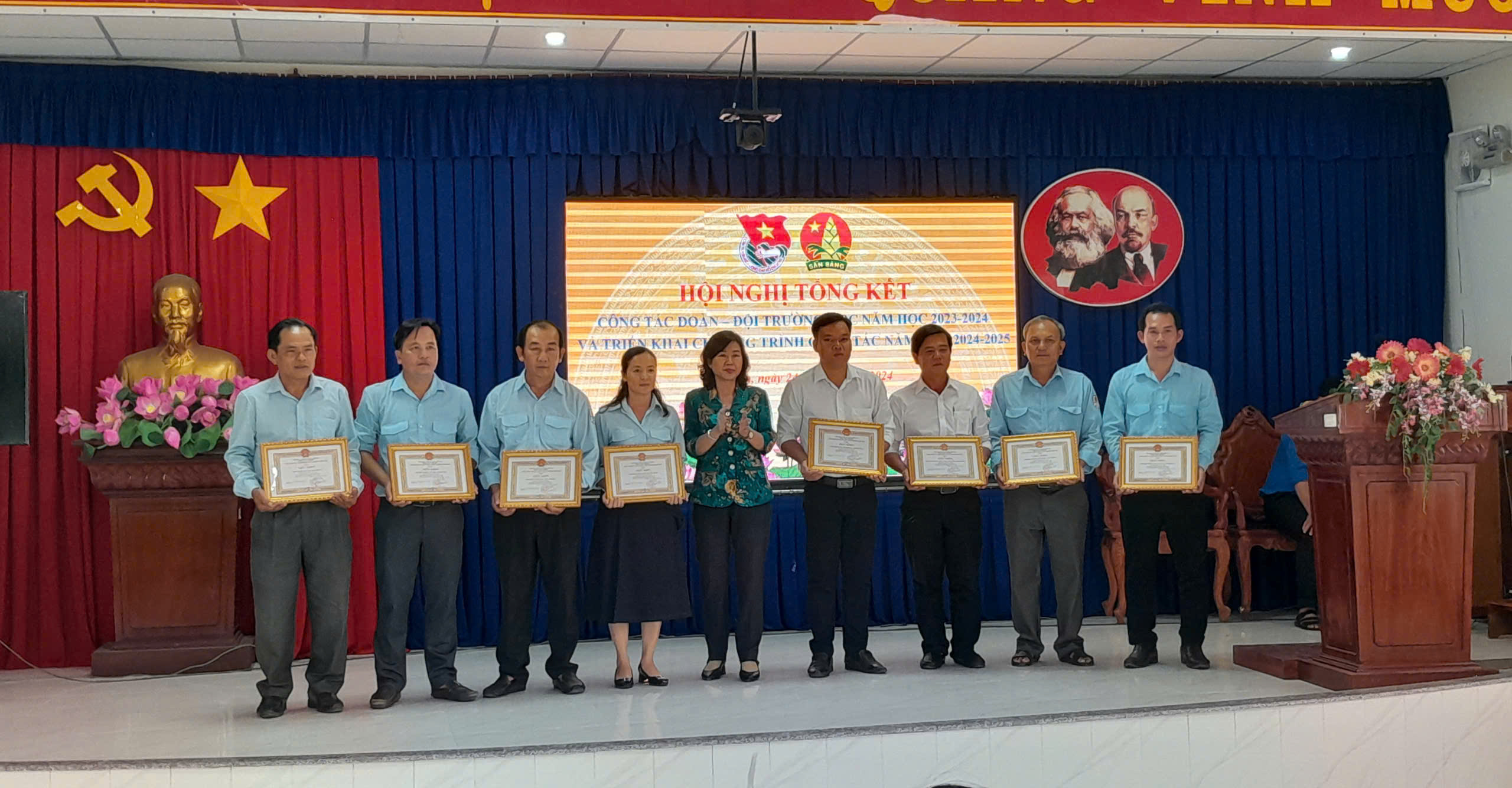 Huyện đoàn Phú Tân tổng kết công tác Đoàn - Đội trường học năm học 2023 – 2024