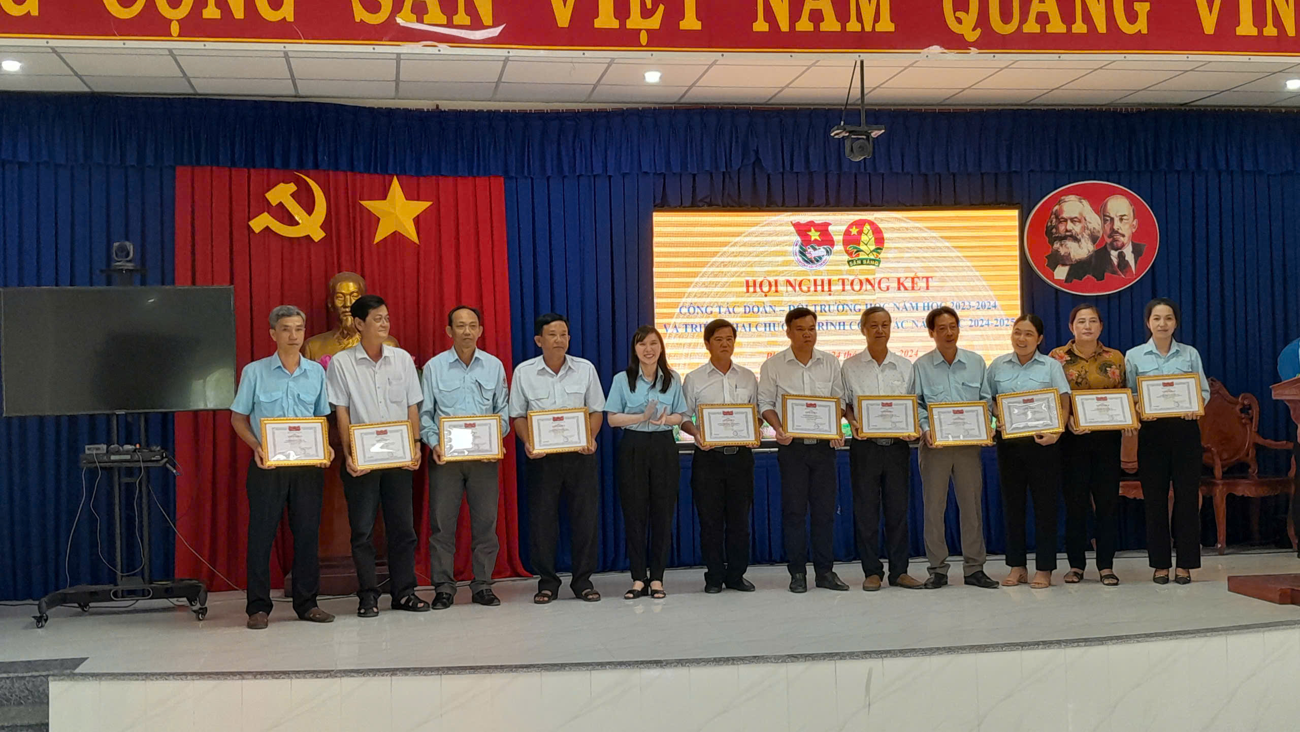 Huyện đoàn Phú Tân tổng kết công tác Đoàn - Đội trường học năm học 2023 – 2024