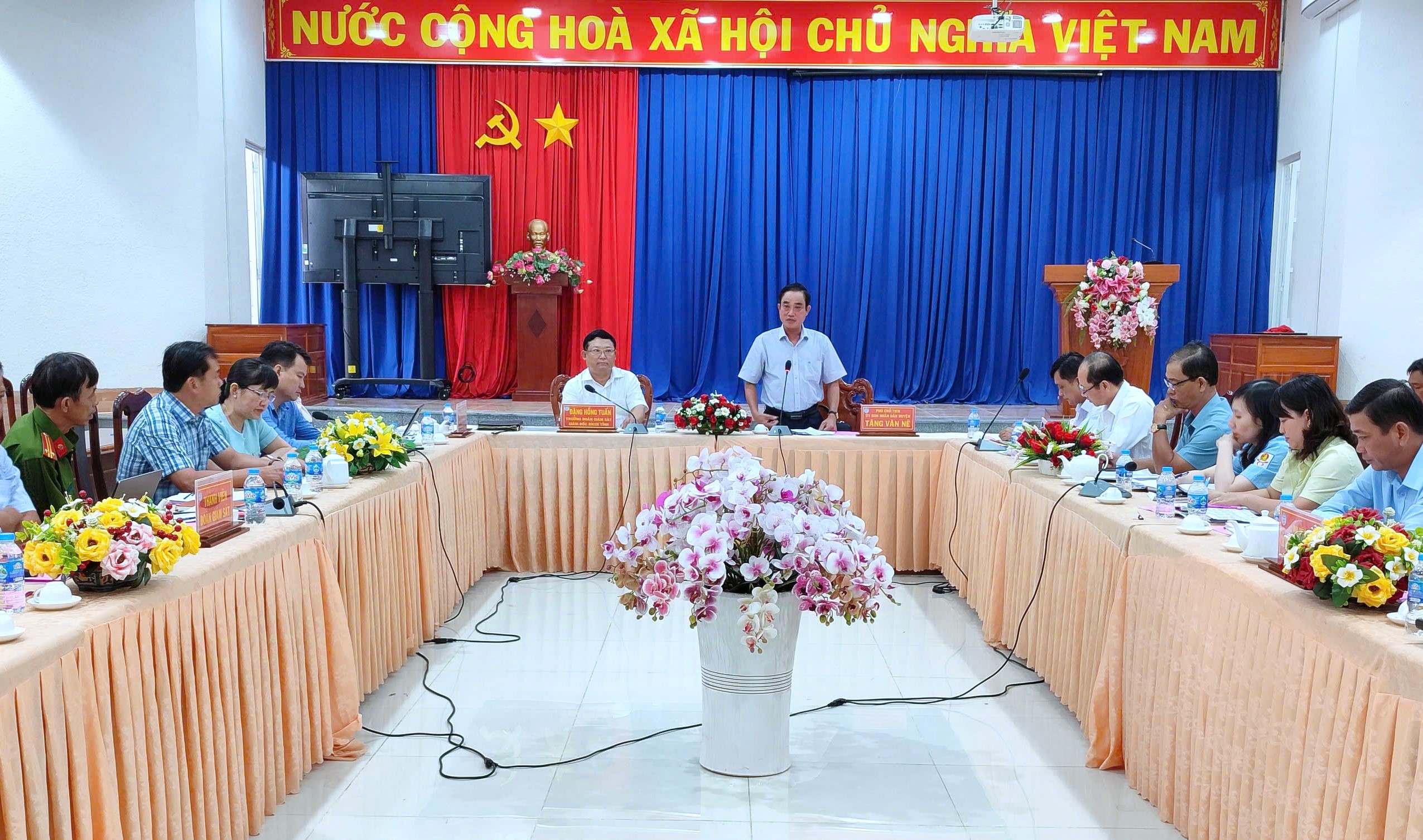 Ban Chỉ đạo tỉnh kiểm tra tình hình thực hiện chính sách bảo hiểm xã hội, bảo hiểm y tế tại Phú Tân