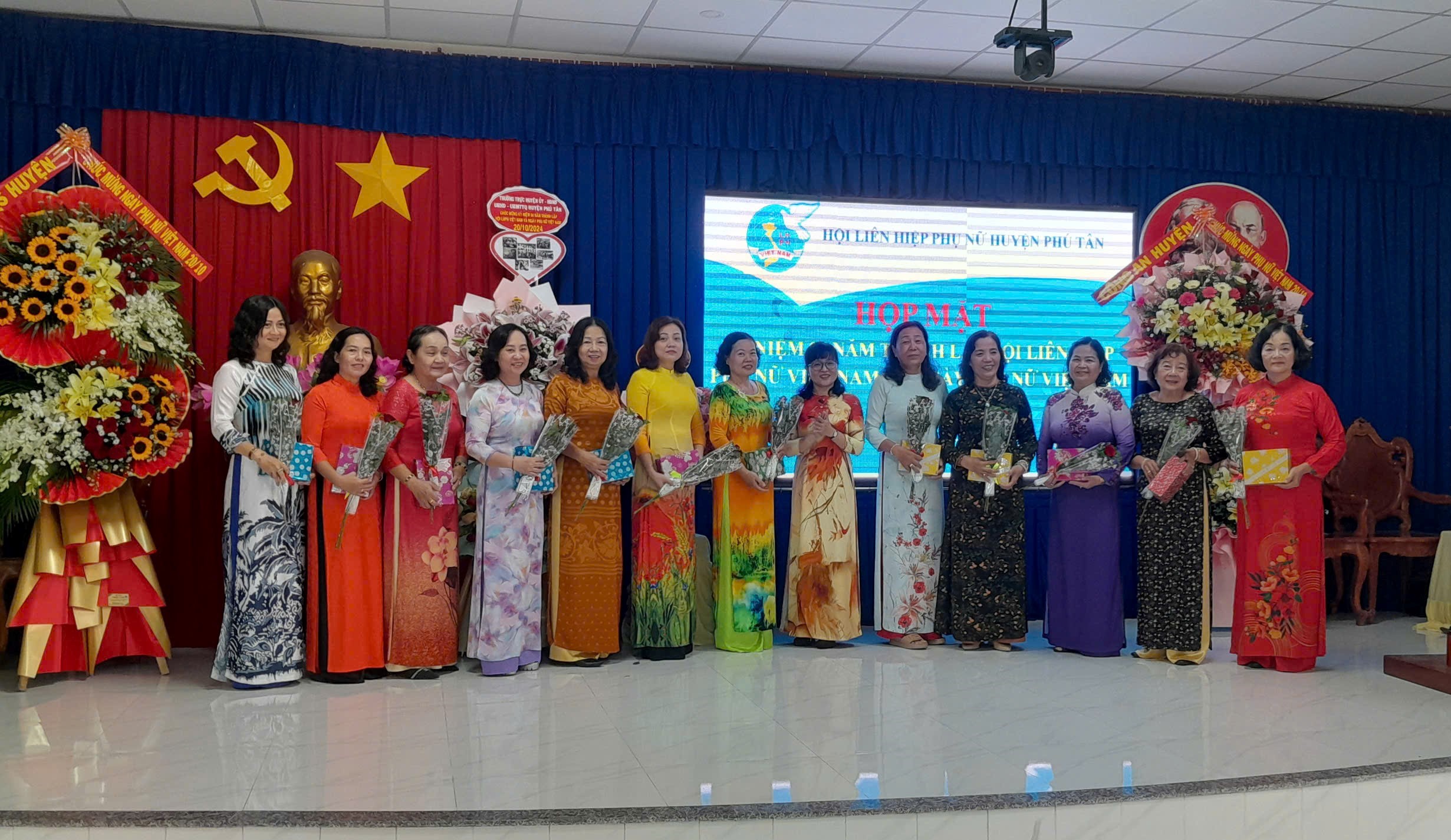 Hội Liên hiệp Phụ nữ huyện Phú Tân Họp mặt kỷ niệm 94 năm Ngày thành lập Hội LHPN Việt Nam