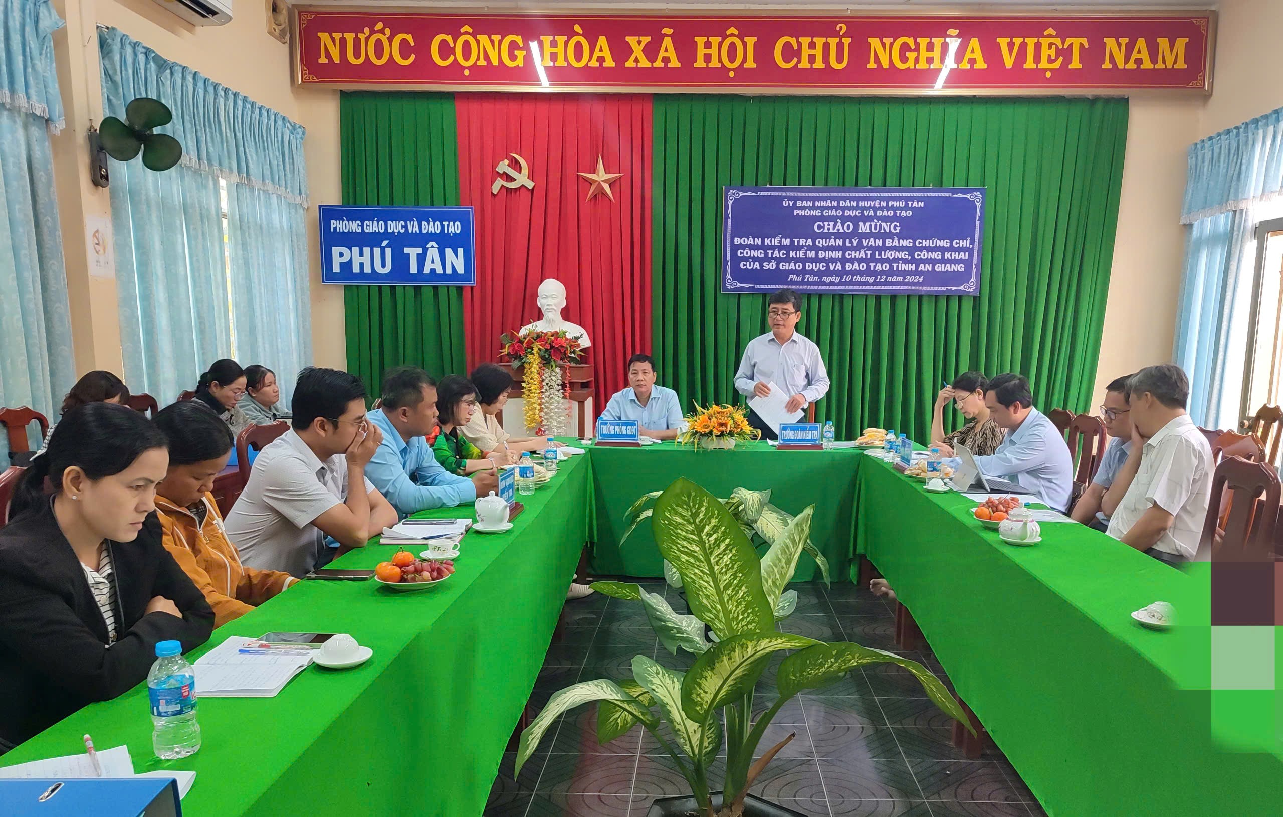 Sở Giáo dục và Đào tạo An Giang kiểm tra quản lý văn bằng chứng chỉ, công tác kiểm định chất lượng, công khai tại Phú Tân